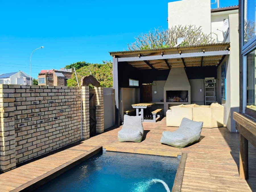 5 Bedroom Property for Sale in Wavecrest Eastern Cape